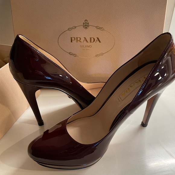 *mint* condition PRADA heels - Picture 5 of 12